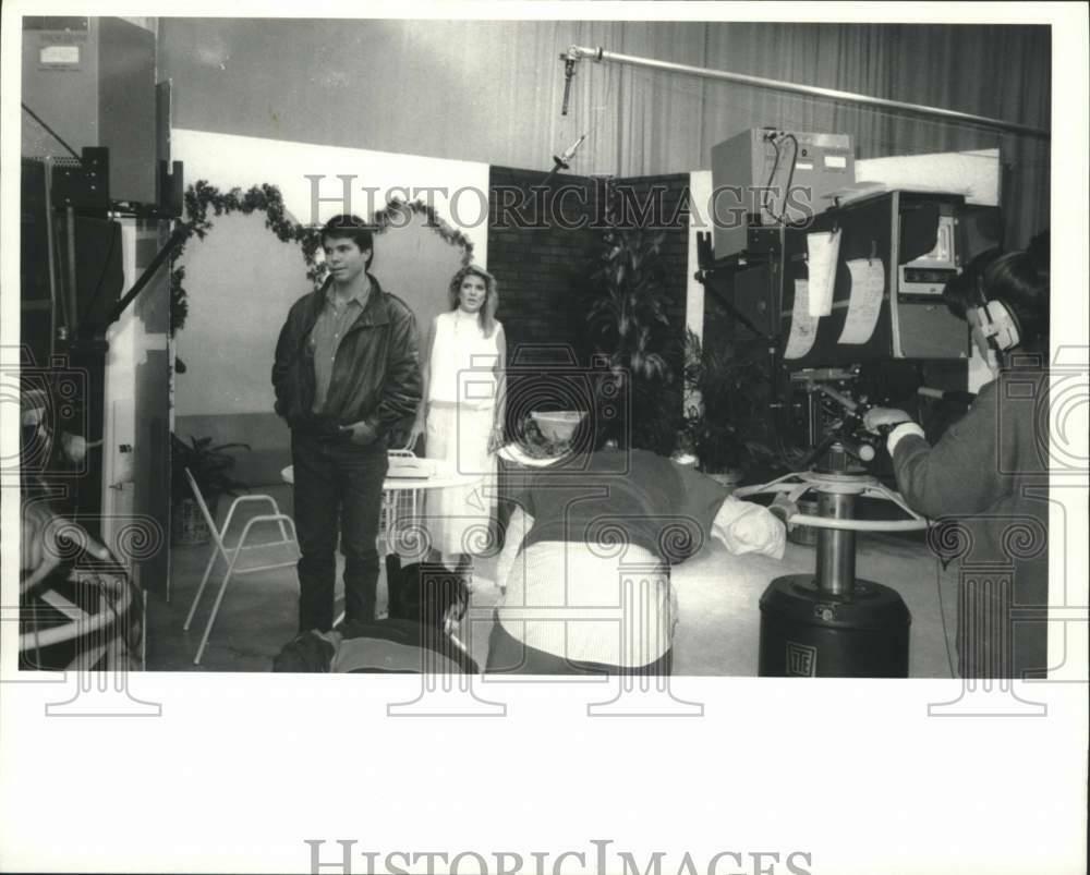 1986-Press-Photo-Student-Patti-McConnel-at-Santa.jpg