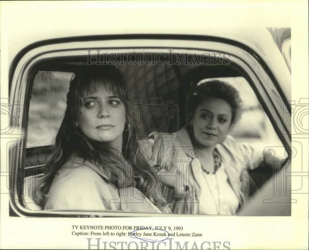 1993-Press-Photo-Harley-Jane-Kozak-and-Lenore.jpg