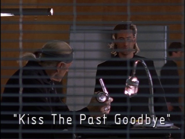 4x13 Kiss the Past Goodbye DVD РЕН-ТВ+ТВ3+ENG+sub.mkv_snapshot_02.42_2021.09.02_17.10.57.jpg