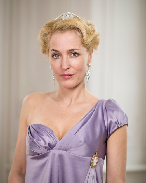 Анна Павловна - Gillian Anderson.jpg