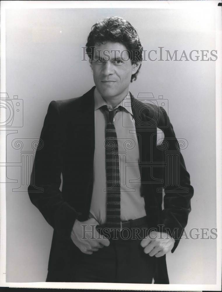 1983-Press-Photo-A-Martinez-stars-in-Whiz.jpg